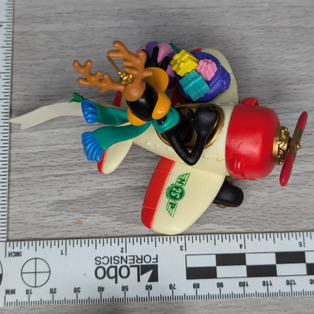 Vintage 1997 Warner Brothers Looney Tunes Daffy Duck Flying Airplane Ornament